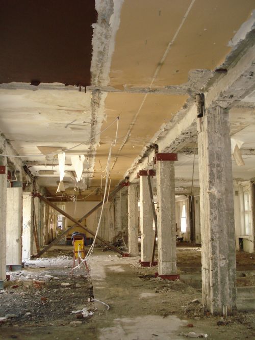 Különleges követelmények, meglepő tartószerkezeti következmények