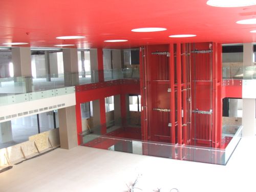 Különleges követelmények, meglepő tartószerkezeti következmények