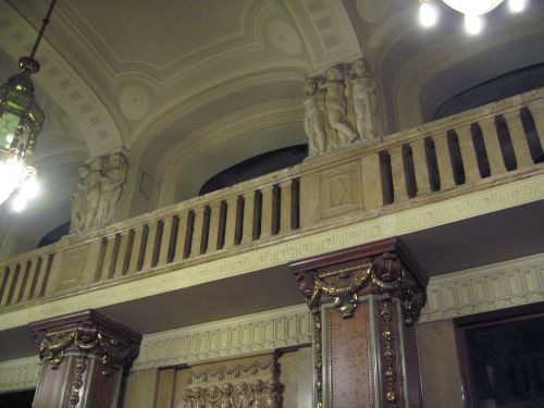 Különleges követelmények, meglepő tartószerkezeti következmények