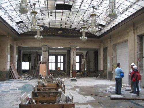 Különleges követelmények, meglepő tartószerkezeti következmények