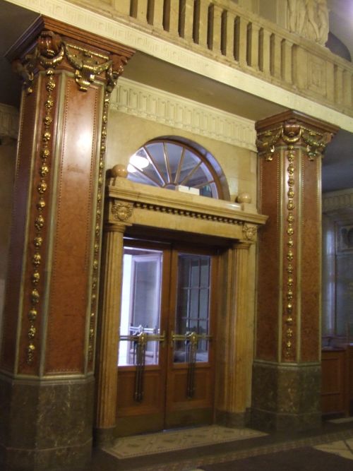 Különleges követelmények, meglepő tartószerkezeti következmények