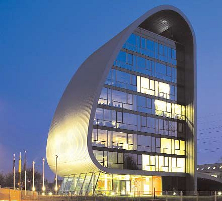 Tervezés szabadon – óriási üvegfelületekkel Tervezés szabadon – óriási üvegfelületekkel