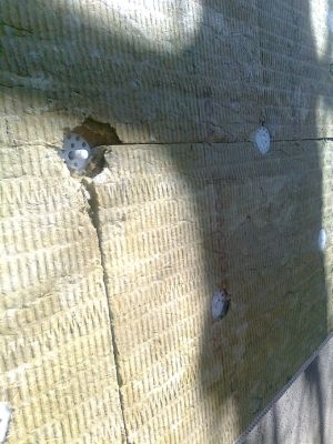 Az igényes hőszigetelő anyag ennél gondosabb kivitelezést érdemelne