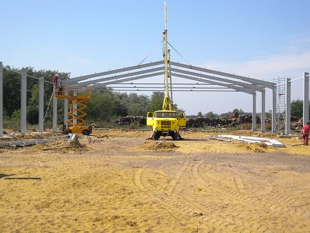 Egyszerű, gyors és olcsó építés polisztirol hab töltésű szendvicspanellel Egyszerű, gyors és olcsó építés polisztirol hab töltésű szendvicspanellel