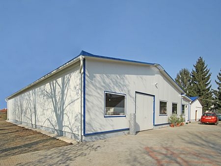 Egyszerű, gyors és olcsó építés polisztirol hab töltésű szendvicspanellel Egyszerű, gyors és olcsó építés polisztirol hab töltésű szendvicspanellel