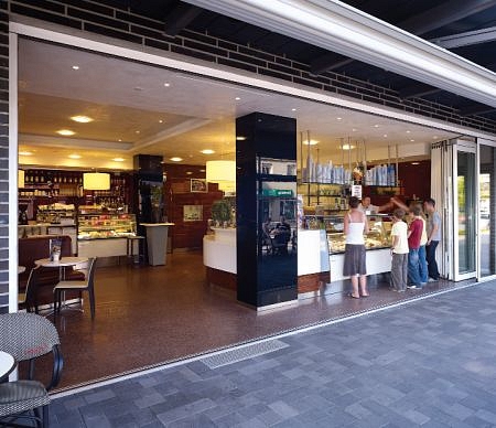 Medenceterek összenyitása a szabad térrel