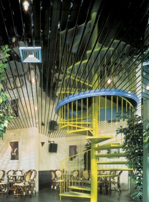 Fényjáték fém álmennyezetekkel