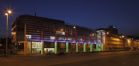 Energiatudatosan is készíthető izgalmas homlokzatvilágítás