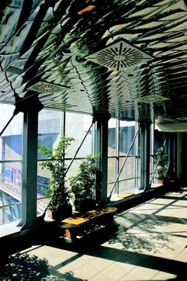 Fényjáték fém álmennyezetekkel