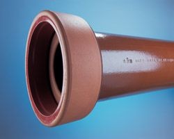 Tartós, egyszerűen fektethető csatornacsövek kőagyagból