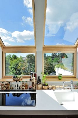 Szoros kapcsolatban a természettel – társasház a Sváb-hegyen