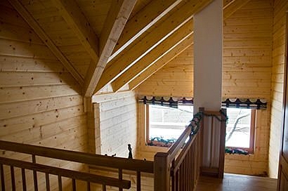 Hagyományos gerendaházak modern technológiával