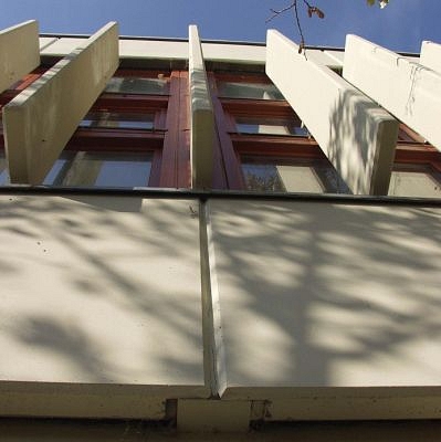 Fedett uszoda vasbeton szerkezeteinek repedései, hibái