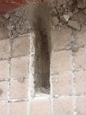 Fedett uszoda vasbeton szerkezeteinek repedései, hibái