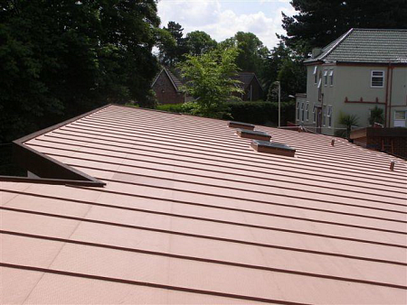 Műanyag héjalás bármilyen formájú új vagy felújításra szoruló tetőhöz