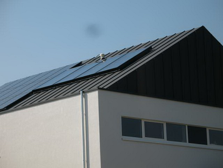 Műanyag héjalás bármilyen formájú új vagy felújításra szoruló tetőhöz Műanyag héjalás bármilyen formájú új vagy felújításra szoruló tetőhöz