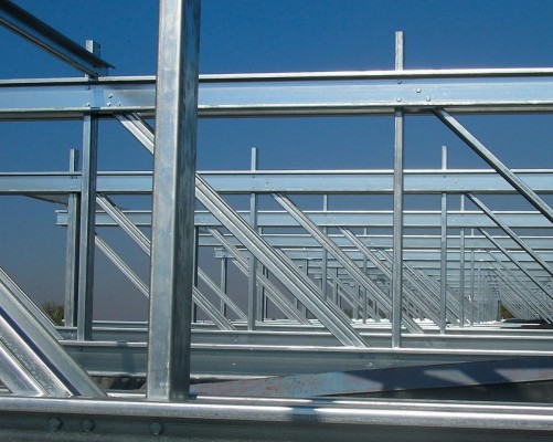 Ipari épületek tetőszerkezete rácsostartóval