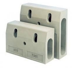 Szegélykő, mely egyben vízelvezető folyóka is