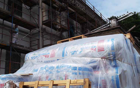 Korszerű szigetelés került a kétszáz éves kastélyba