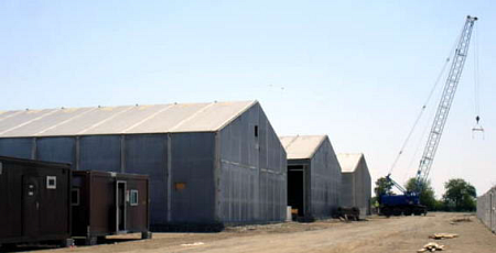 Előregyártott csarnoképület kilapozható elemekből Előregyártott csarnoképület kilapozható elemekből