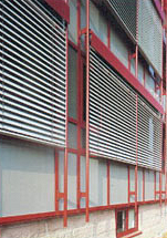 Zsaluziával finoman szabályozható a bejutó fény mennyisége