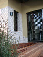 Zsaluziával finoman szabályozható a bejutó fény mennyisége