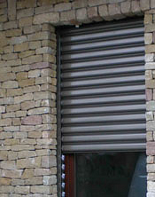 Zsaluziával finoman szabályozható a bejutó fény mennyisége