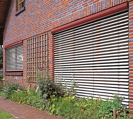 Zsaluziával finoman szabályozható a bejutó fény mennyisége