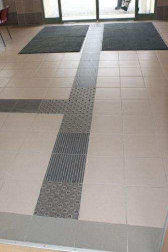 Járófelületek burkolatának szerepe az akadálymentes környezetalakításban