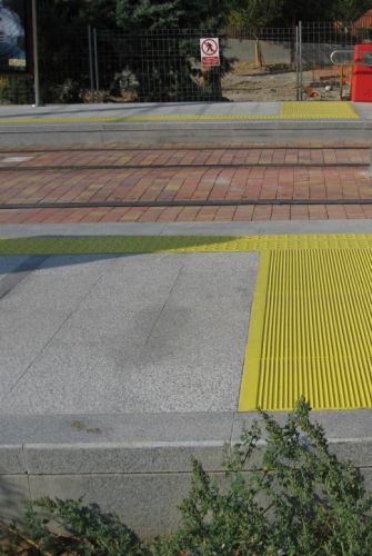 Járófelületek burkolatának szerepe az akadálymentes környezetalakításban