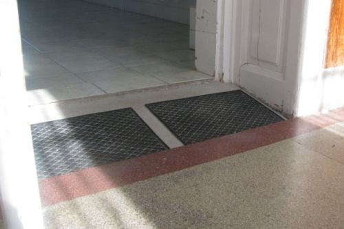 Járófelületek burkolatának szerepe az akadálymentes környezetalakításban