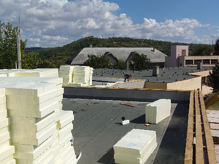 Fordított rétegrendű lapostetők is szigetelhetők expandált polisztirolhabbal