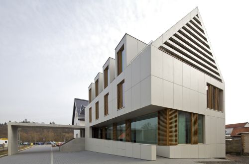 Öntisztuló homlokzatok és más példák a nanotechnológia alkalmazására Öntisztuló homlokzatok és más példák a nanotechnológia alkalmazására