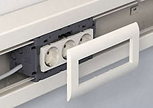 Modulfelépítésű szerelvénybeépítő-csatornák irodákba