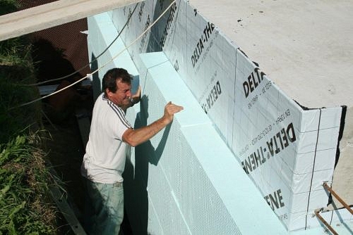 Energiatudatos ház természetes anyagokból