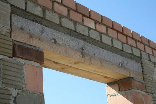 Energiatudatos ház természetes anyagokból