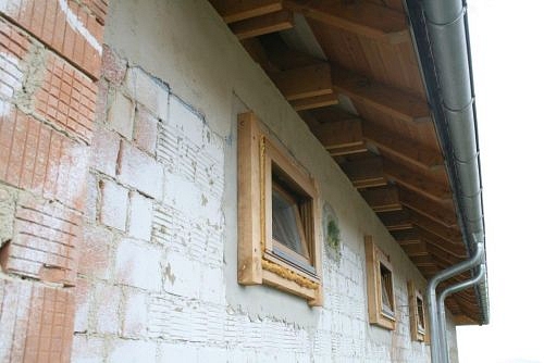 Energiatudatos ház természetes anyagokból