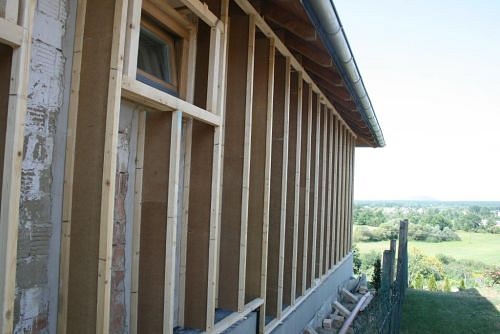 Energiatudatos ház természetes anyagokból