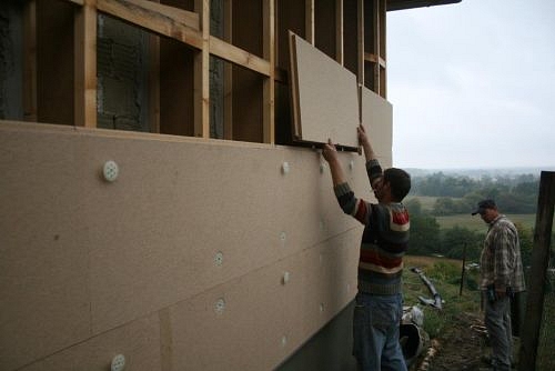 Energiatudatos ház természetes anyagokból