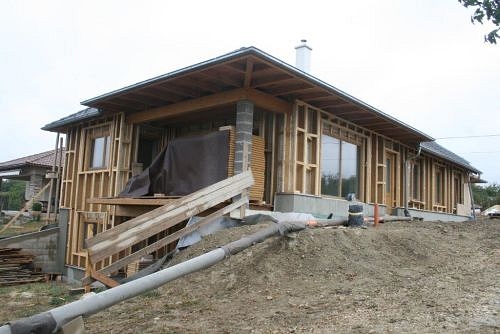 Energiatudatos ház természetes anyagokból