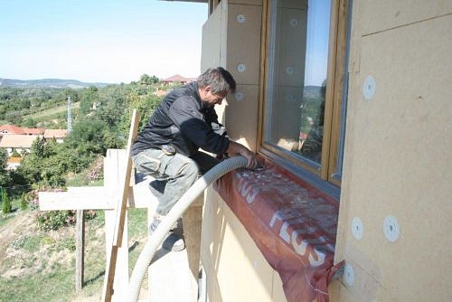 Energiatudatos ház természetes anyagokból