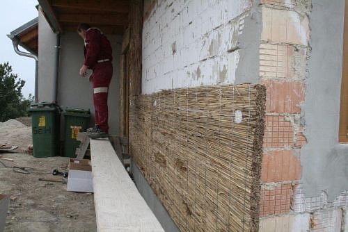 Energiatudatos ház természetes anyagokból