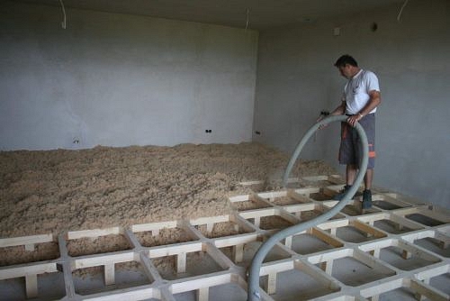 Energiatudatos ház természetes anyagokból