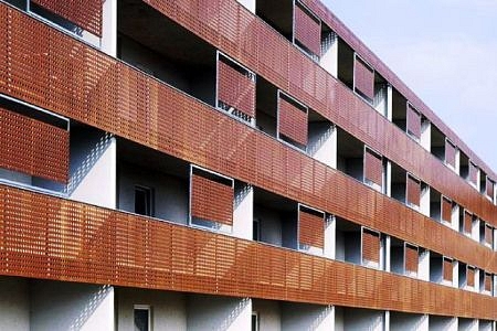 Dekoratív és tartós, nagyméretű homlokzatburkoló lapok