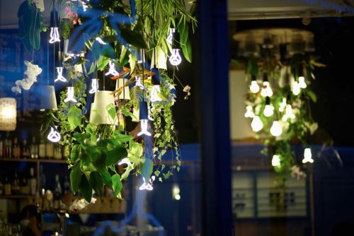 Lakberendezési ötletek a helyiségek megvilágítására