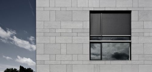 A szürke száz színe és a kerámia szépsége