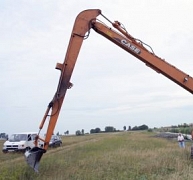 Lánctalpas kotrógép csatornák karbantartásához Lánctalpas kotrógép csatornák karbantartásához