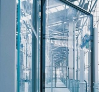 Kéz érintése nélkül működnek az ajtók Kéz érintése nélkül működnek az ajtók