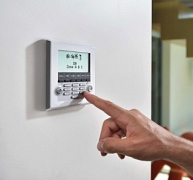 Egyedi, bármikor bővíthető vezeték nélküli riasztórendszer Egyedi, bármikor bővíthető vezeték nélküli riasztórendszer