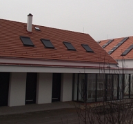 Extrém megoldás egy lovardaépület homlokzatán Extrém megoldás egy lovardaépület homlokzatán